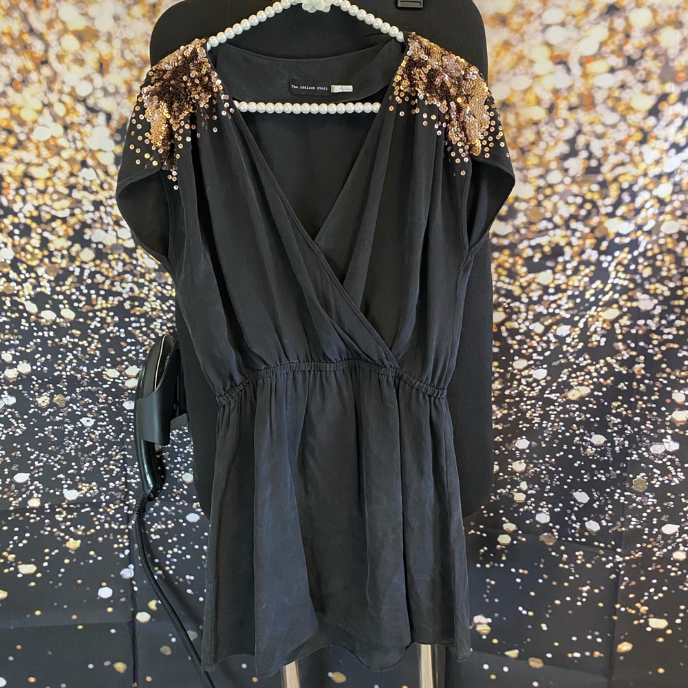 The addison story shirt/tunic, black with gold sequins